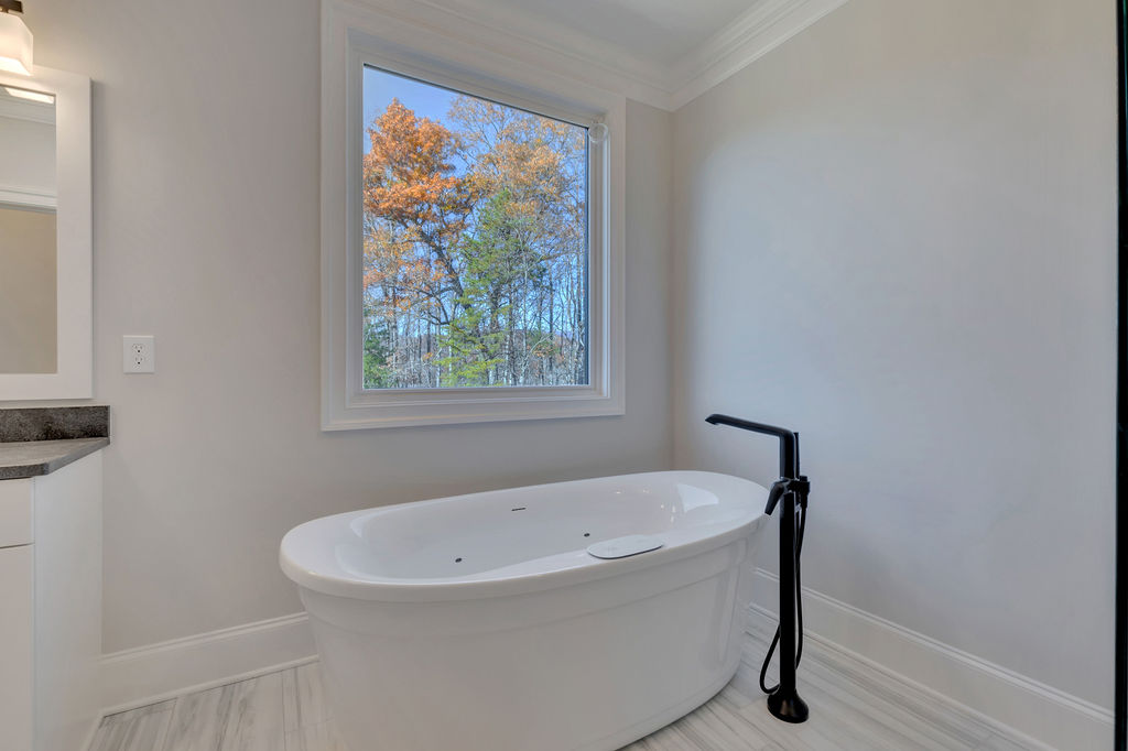 Find The Right Bathtub For Your Bathroom Remodel