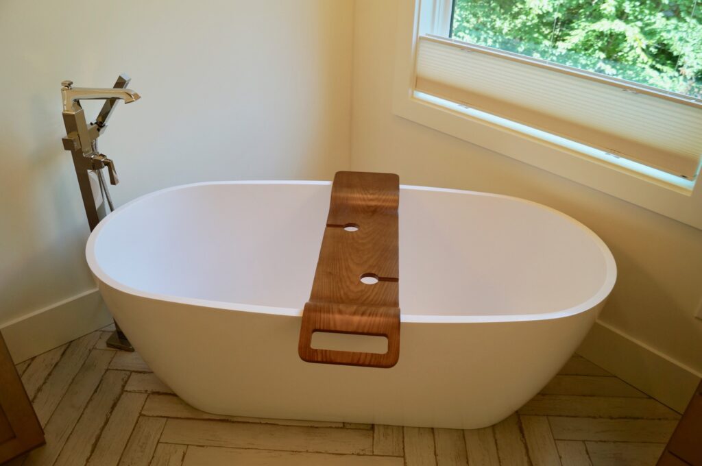 Choose A Bathtub That's Right For Your Master Bathroom Remodel